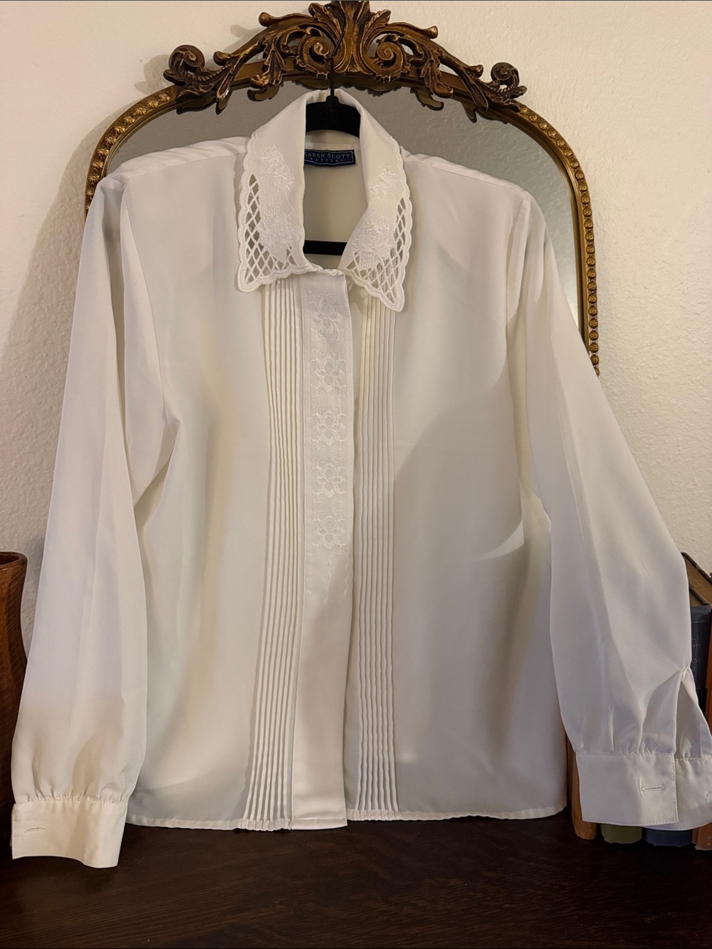 Vintage Karen Scott Petites White Long-Sleeve Dress Shirt with Lace Collar